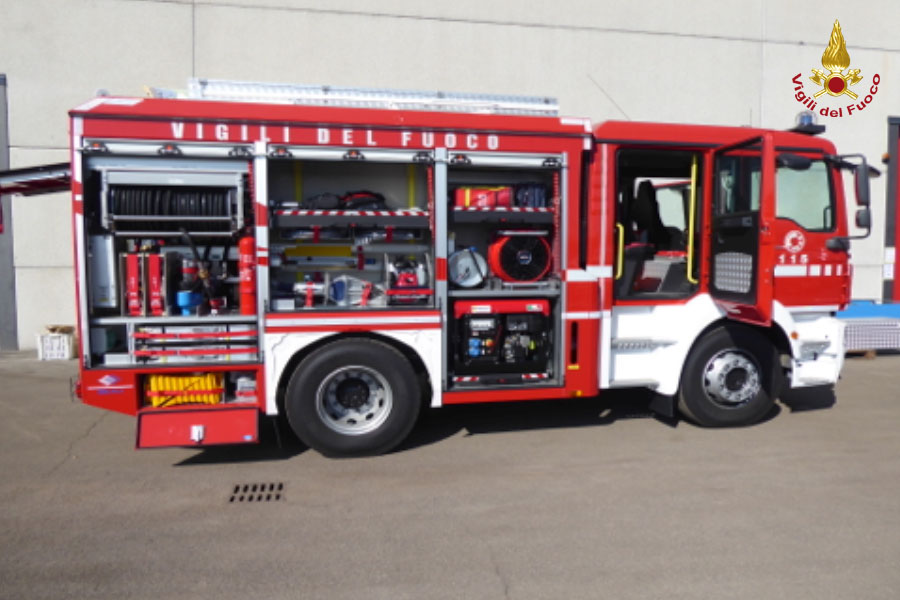 AUTO POMPA SERBATOIO