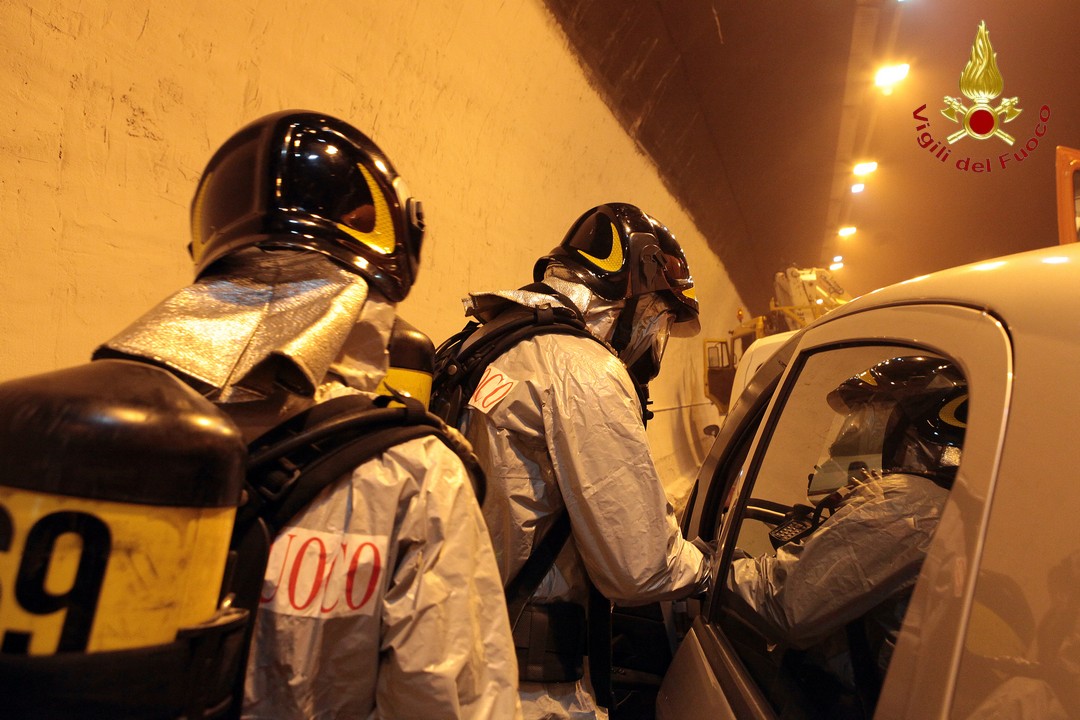 ASCOLIPICENO_nbcr(3) Incidente stradale in galleria