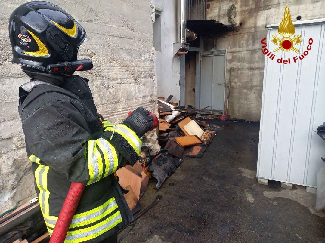 Incendio in locale tecnico di un'abitazione