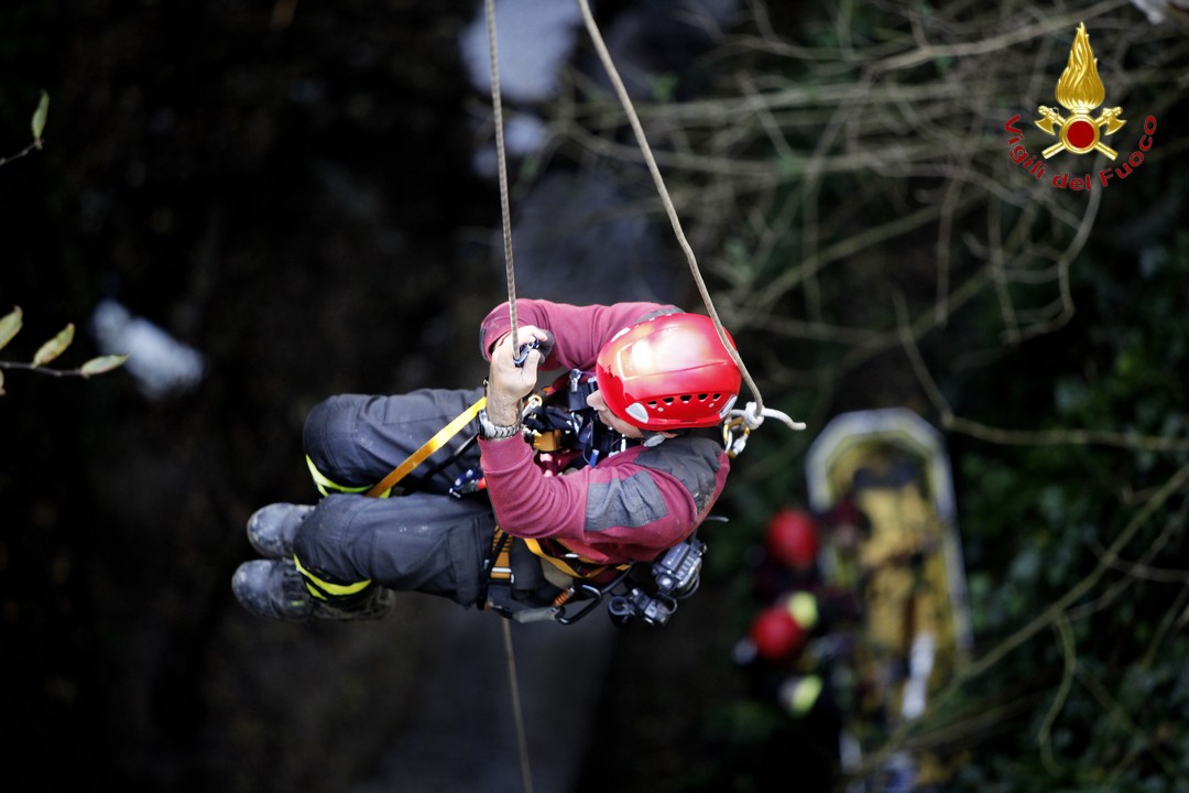 ASCOLIPICENO_saf (1) Soccorso a persona in zona impervia