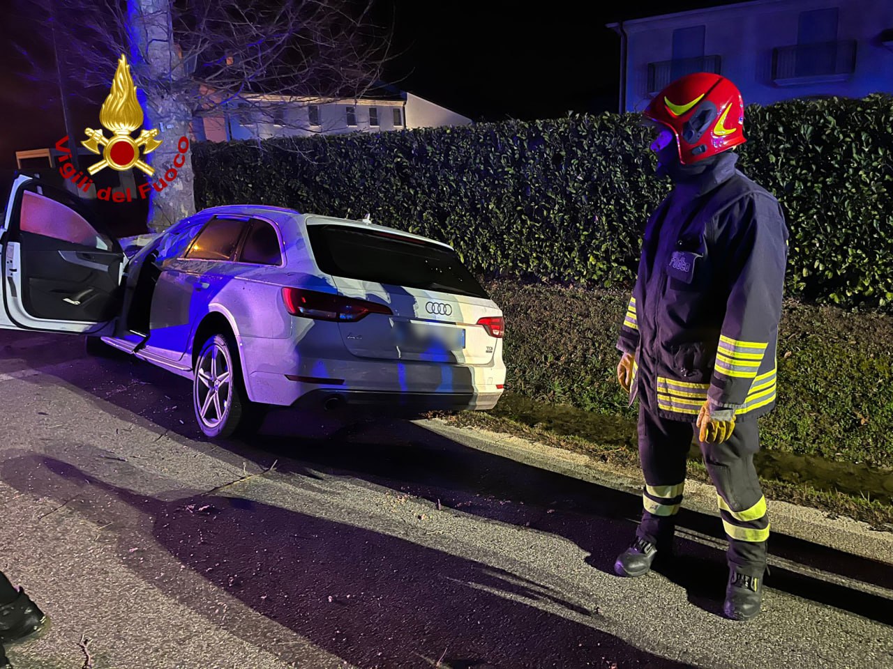 SANTA MARIA DI SALA, AUTO CONTRO UN PLATANO: FERITI TRE RAGAZZI