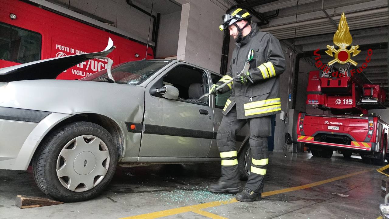 MESTRE, PROVE DI SOCCORSO IN CASO DI INCIDENTE STRADALE AL CORSO PER I NUOVI VOLONTARI DEI VIGILI DEL FUOCO