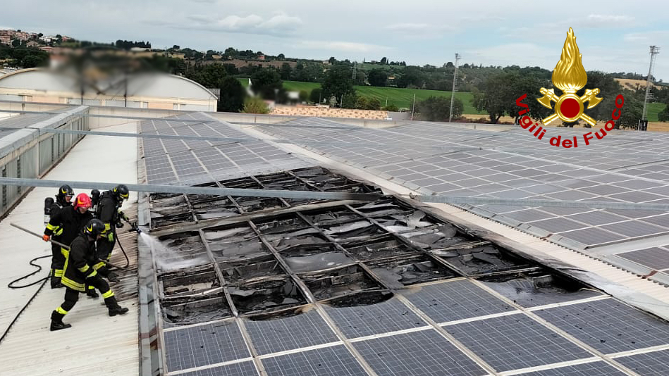 Incendio di pannelli fotovoltaici a Monsano