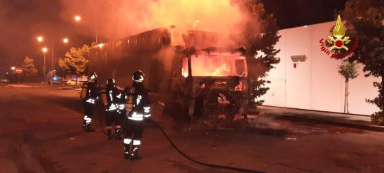5524.jpg Incendio camion frigo