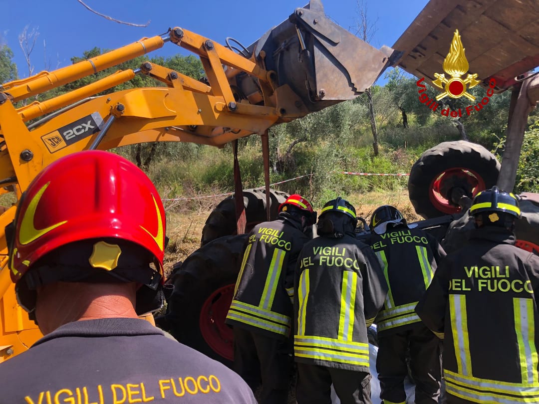 IMG-20240628-WA0109.jpg Tragico incidente nelle campagne di Minturno: un uomo rimane schiacciato dal trattore