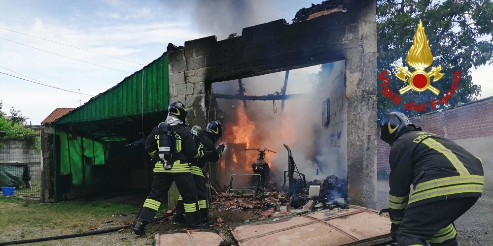 Garage in fiamme a Ronsecco