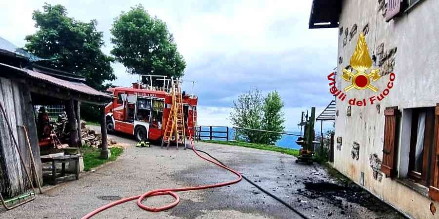 Incendio tetto all'Alpe Previano - Varallo