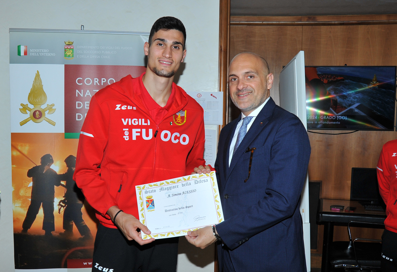 Roma, consegnati i Distintivi dello sport 2022 agli atleti e ai tecnici del G.S. VV.F. Fiamme Rosse