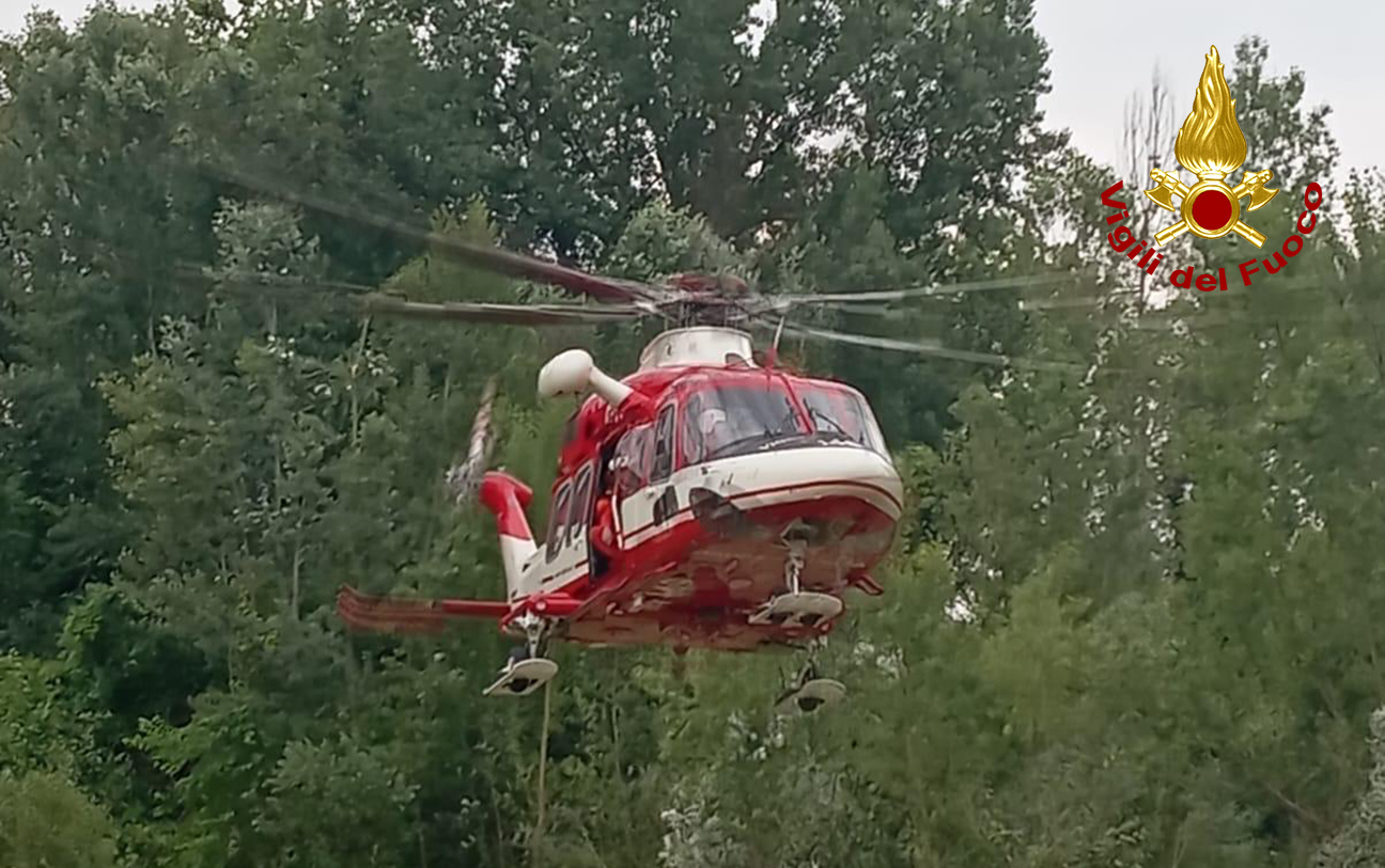 Fontaniva, soccorsi dai Vigili del fuoco due uomini in difficoltà sul Brenta