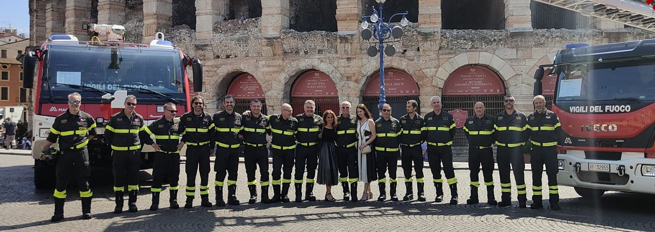 Presentati due nuovi mezzi antincendio in piazza Brà