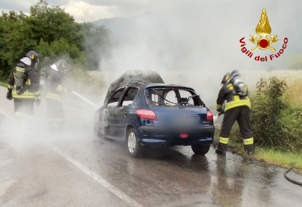 Incendio autovettura a Budoia
