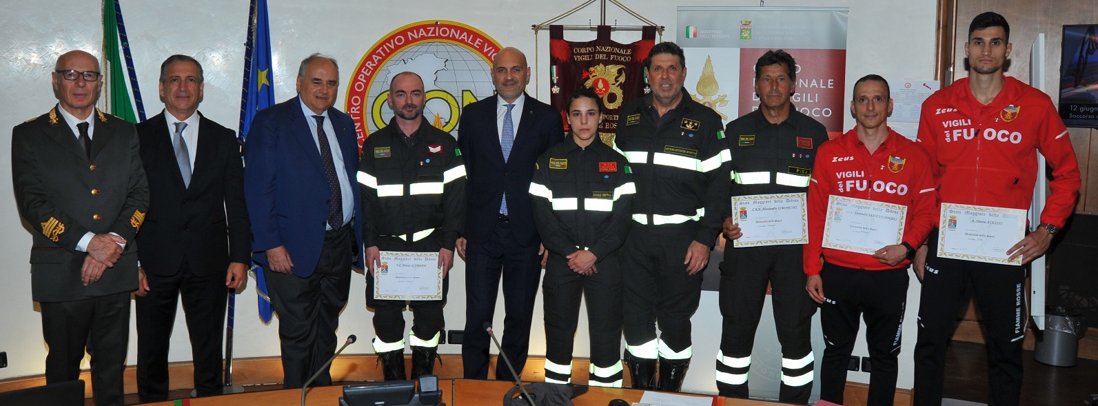 Roma, consegnati i Distintivi dello sport 2022 agli atleti e ai tecnici del G.S. VV.F. Fiamme Rosse