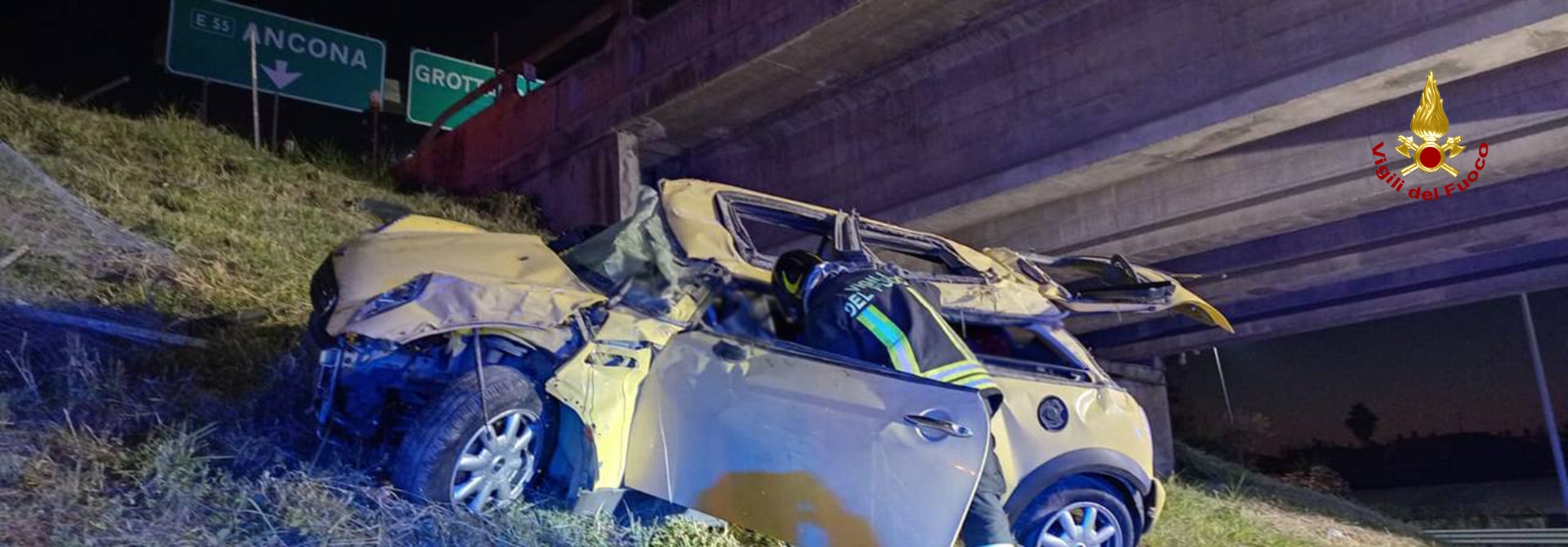 Auto finisce fuori strada a Grottammare