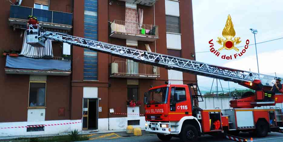 Crollo calcinacci a Santhià