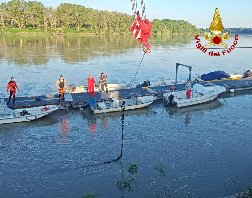 1__2.jpg Auto finisce nel Po a Cremona