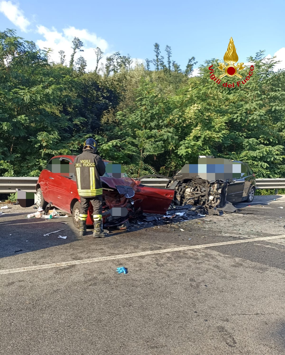 2024-07-04-19-34-03-942.jpg Incidente stradale  frontale avvenuto tra due autovetture: 8 feriti tra cui un neonato
