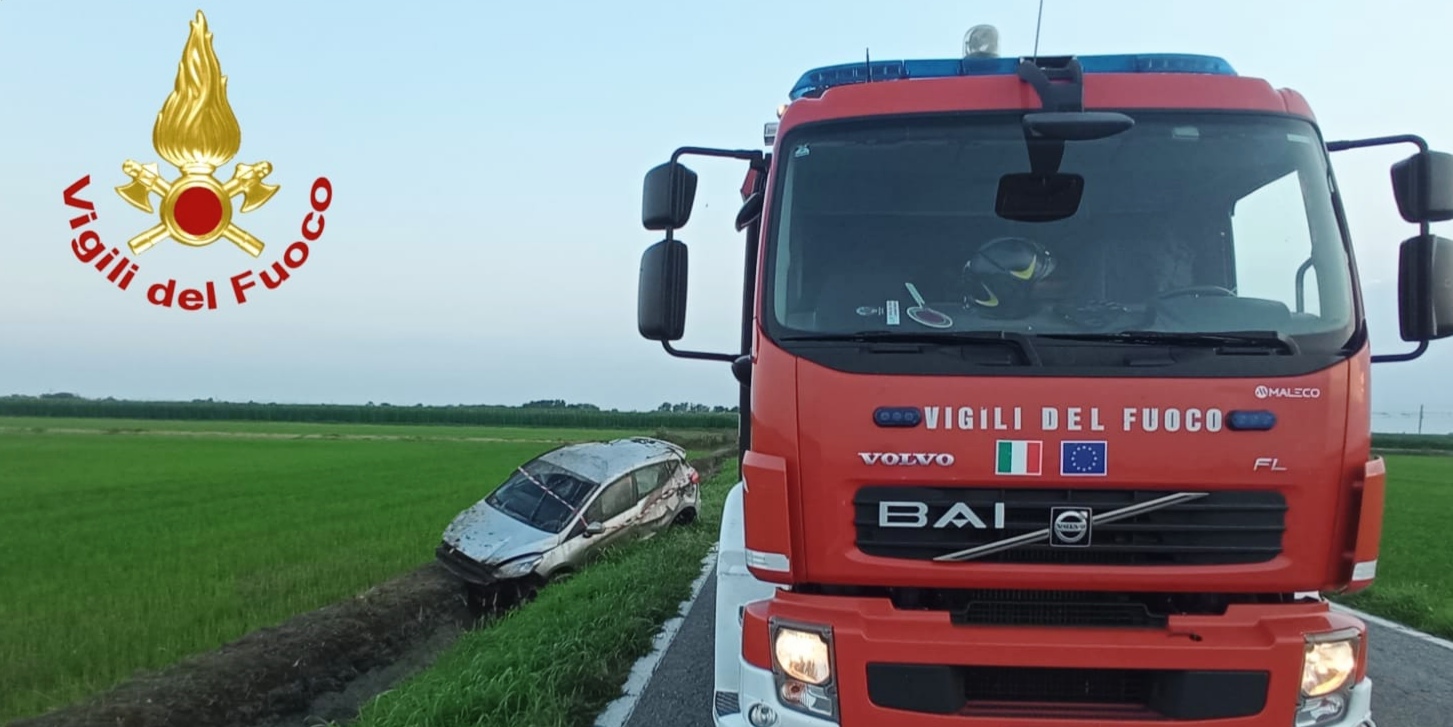 Sbanda e finisce fuori strada