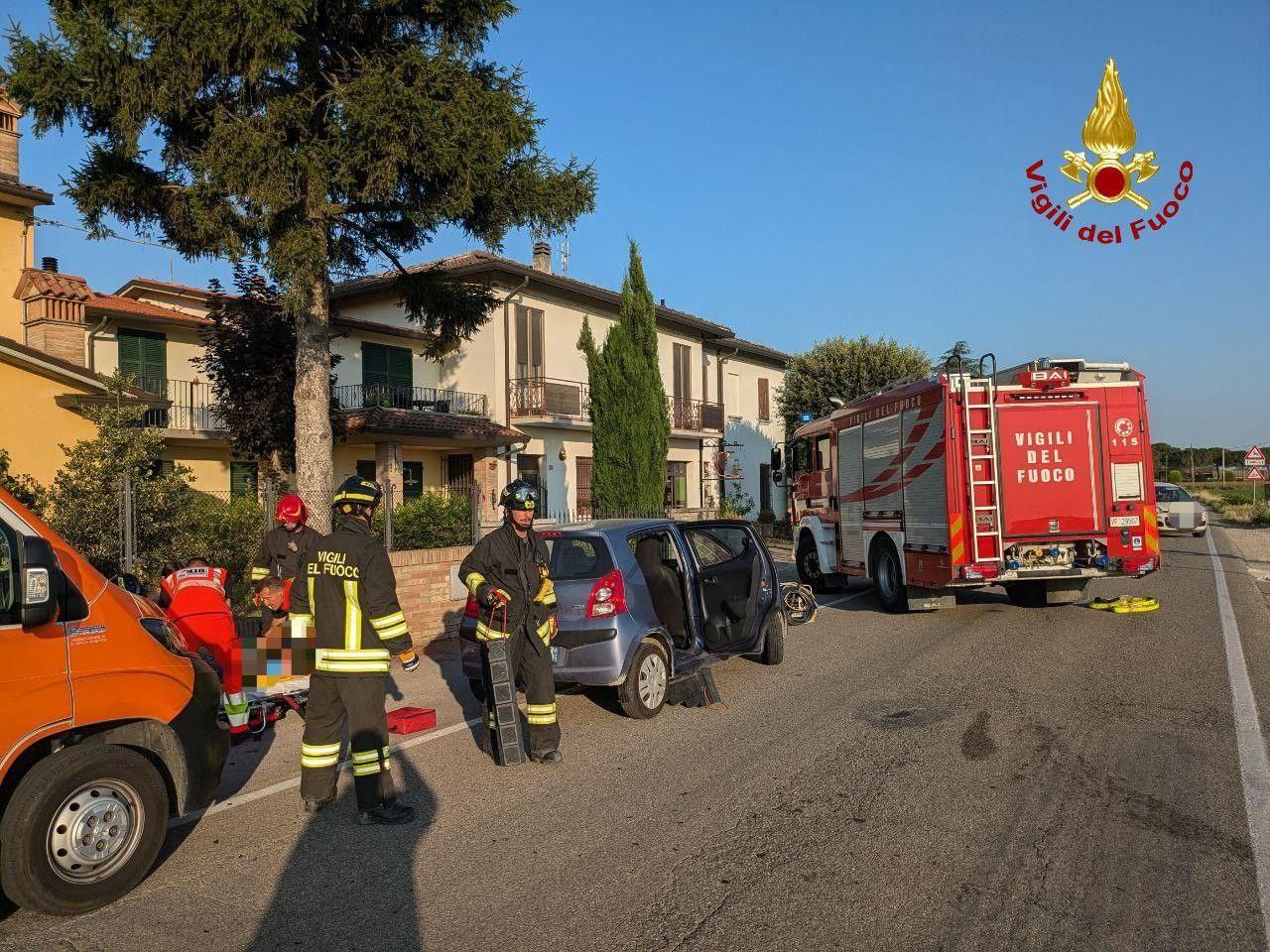 IMG_20240714_075149_021.jpg Incidente stradale Forli tra due autovetture, intervento dei Vigili del fuoco