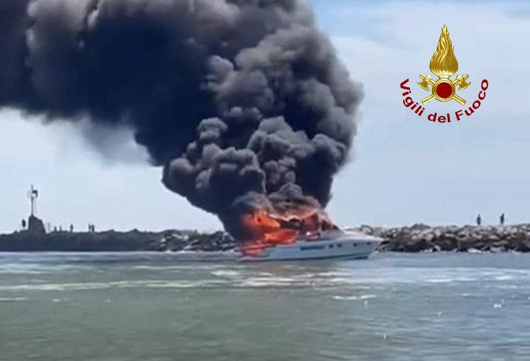 Incendio imbarcazione a Comacchio