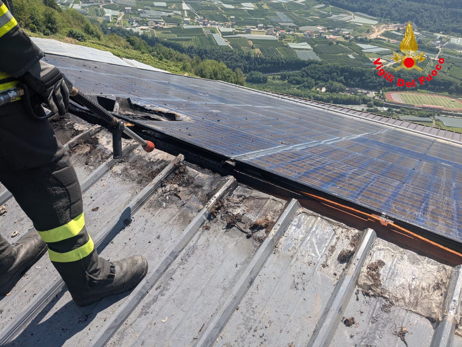 Incendio di un impianto fotovoltaico a Tirano