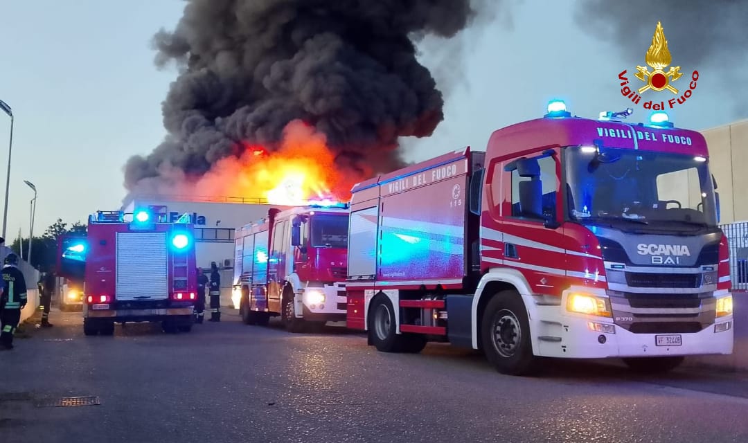 WhatsApp Image 2024-07-16 at 12.47.21.jpeg Latina, incendio capannone industriale