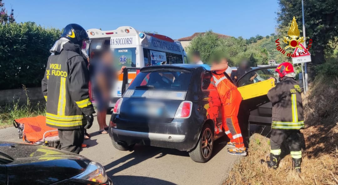 WhatsApp Image 2024-07-25 at 15.00.38 (1).jpeg Quattro auto coinvolte in un incidente stradale a Santi Cosma e Damiano