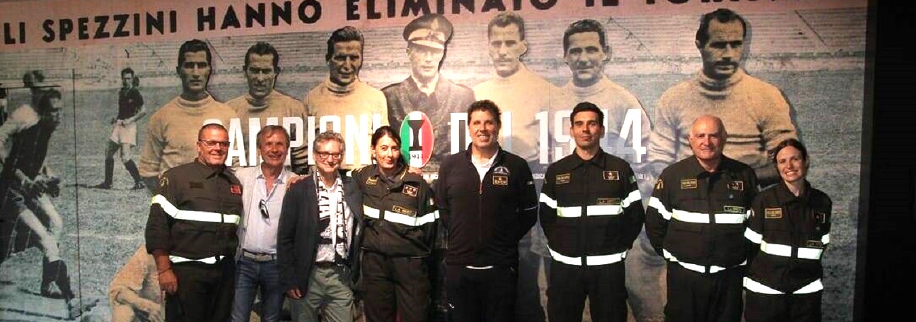 La Spezia, la tribuna dello stadio “A. Picco” intitolata ufficialmente alla squadra di Calcio del 42° Corpo dei Vigili del Fuoco, Campioni d’Italia del 1944.