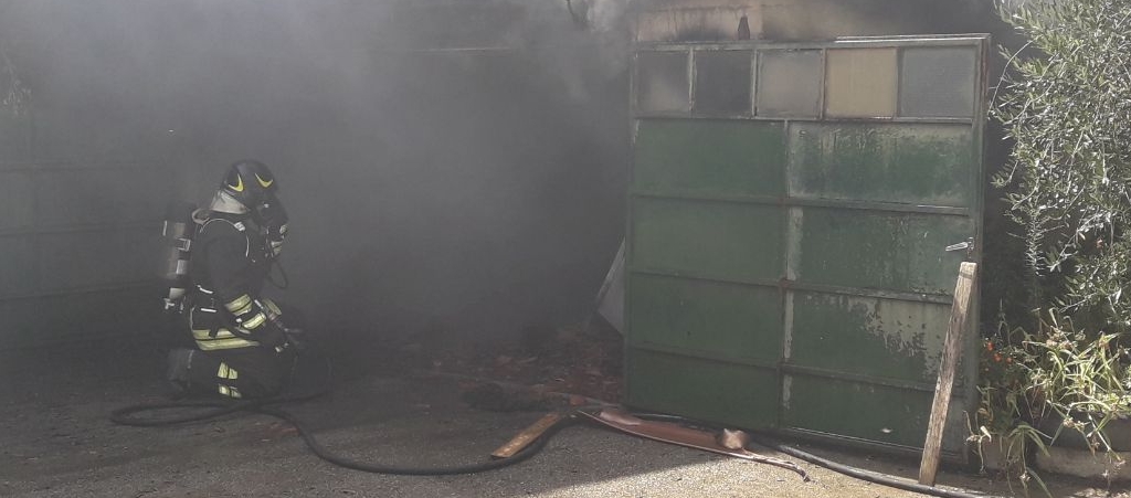 Incendio in un garage a Mereto di Tomba