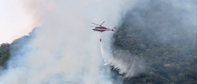 A fuoco 2,5 ettari di bosco a Trasaghis