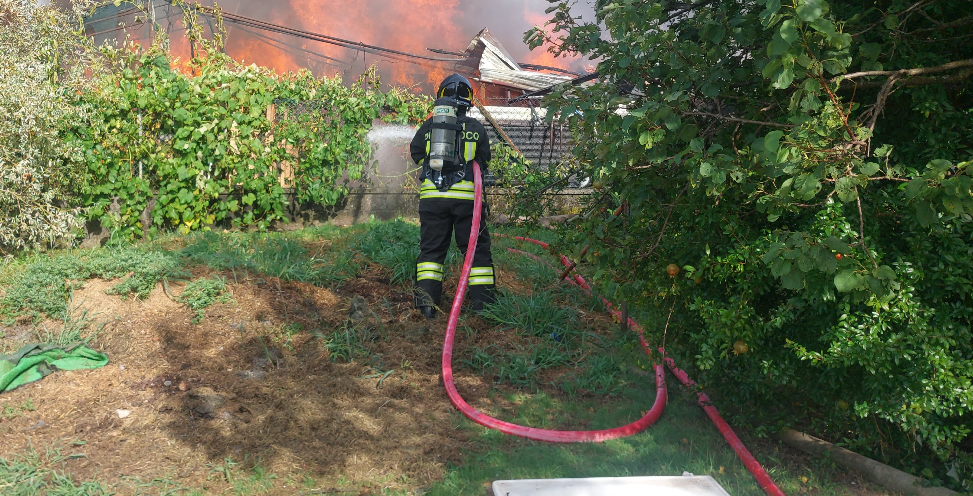 Incendio in un deposito di attrezzi a Maniago