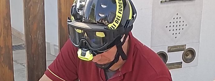 Soccorso cane in un canale a Sacile