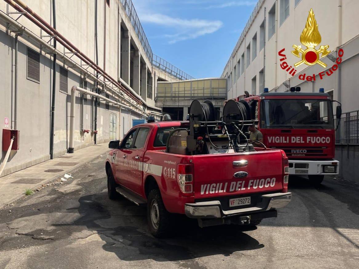 Incendio in un locale tecnico all'ospedale Garibaldi Nesima