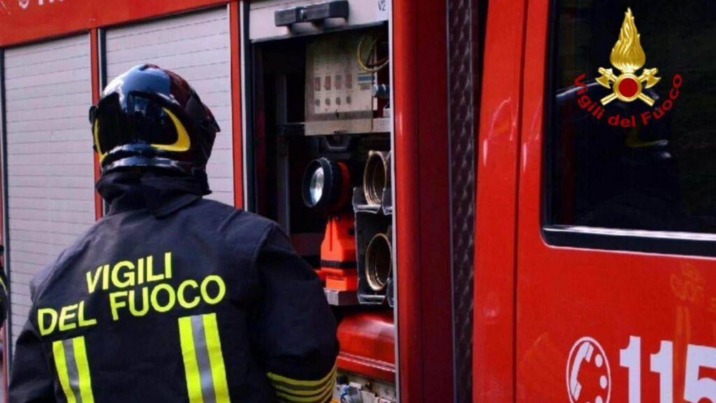 Incendio in un supermercato ad Aci Catena (CT)