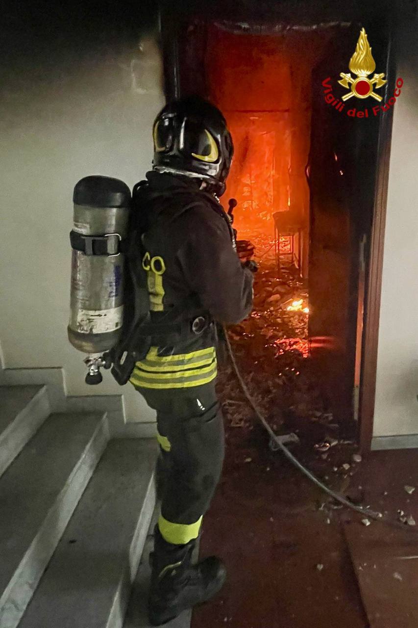 A fuoco un appartamento ad Aci Sant'Antonio