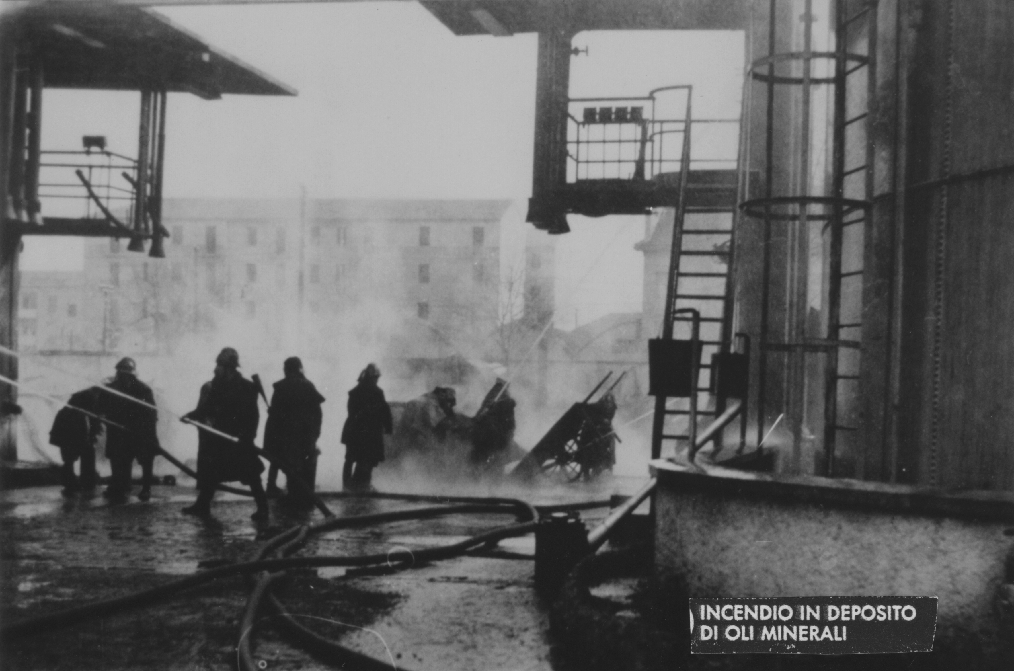 Incendio in deposito