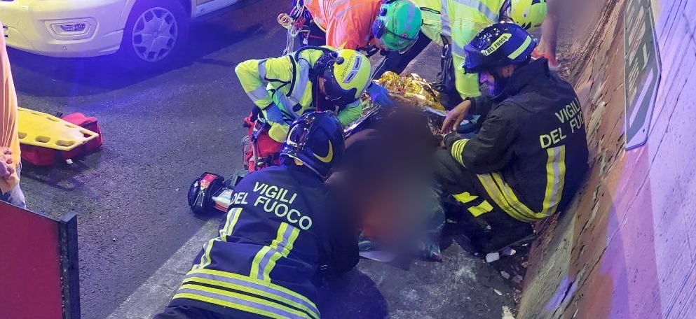 Incidente stradale in galleria. 4 persone soccorse dai Vigili del fuoco