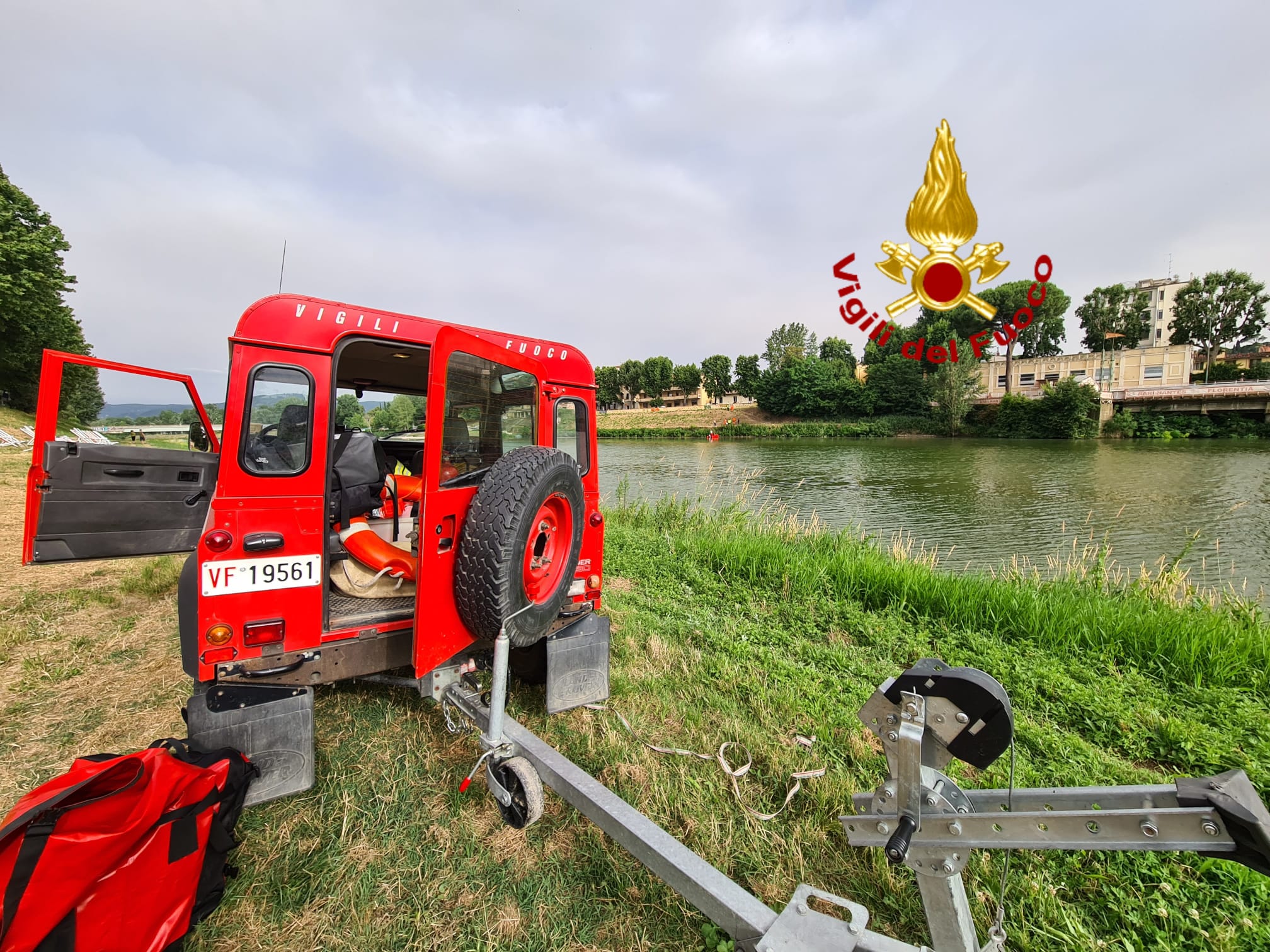 Soccorso uomo nel fiume Arno