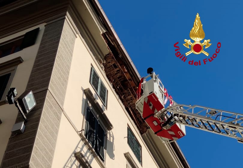 Crollo di un sottotetto a in Piazza Sant’Ambrogio