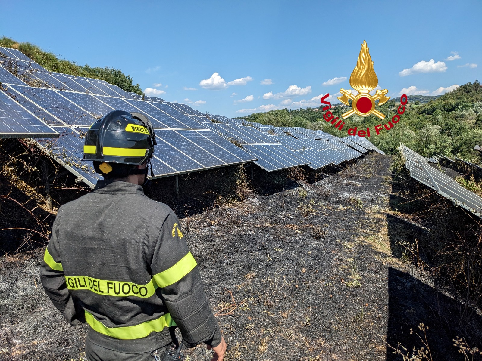 Incendio sterpaglie in prossimità di pannelli fotovoltaici