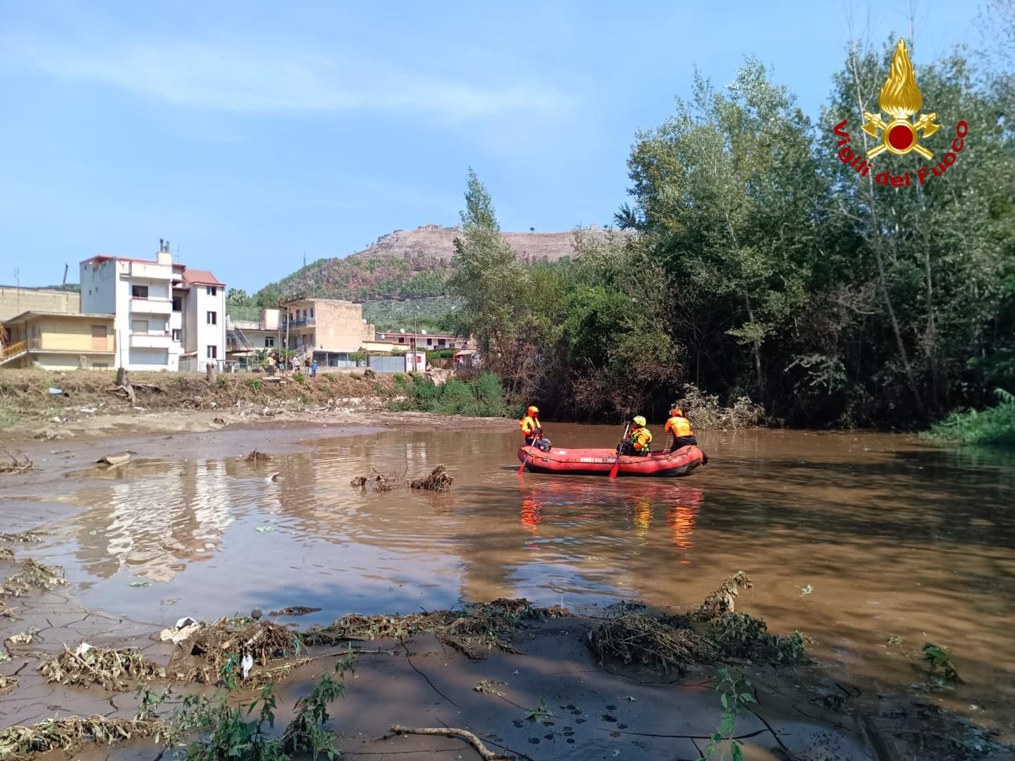 ah477aa_60860.jpg Frana San Felice a Cancello (CE), madre e figlio dispersi: proseguono le ricerche dei Vigili del fuoco