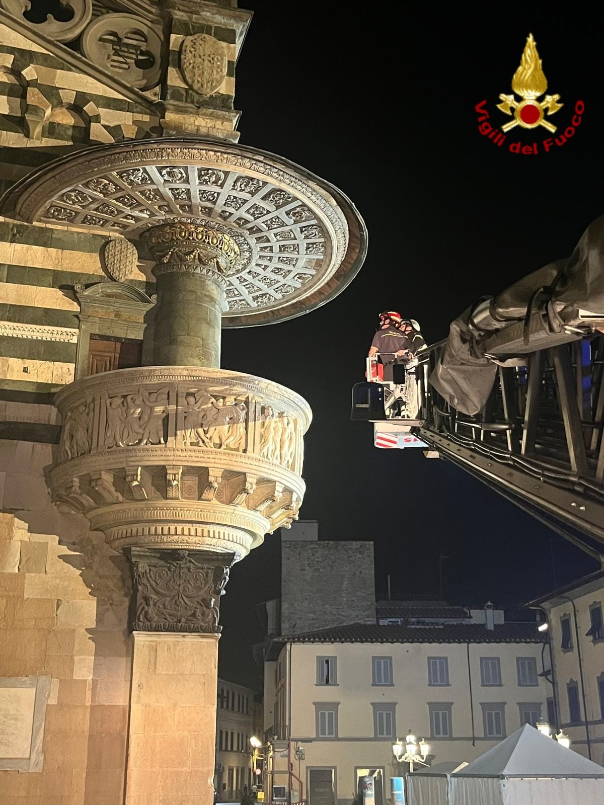 duomo3.jpeg Rimossa una formella dal Pulpito di Donatello
