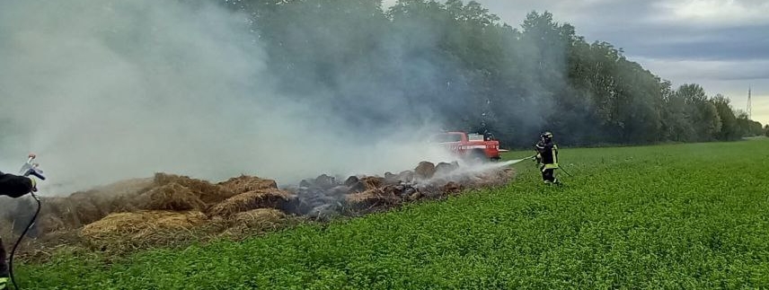 Incendio di balle di fieno