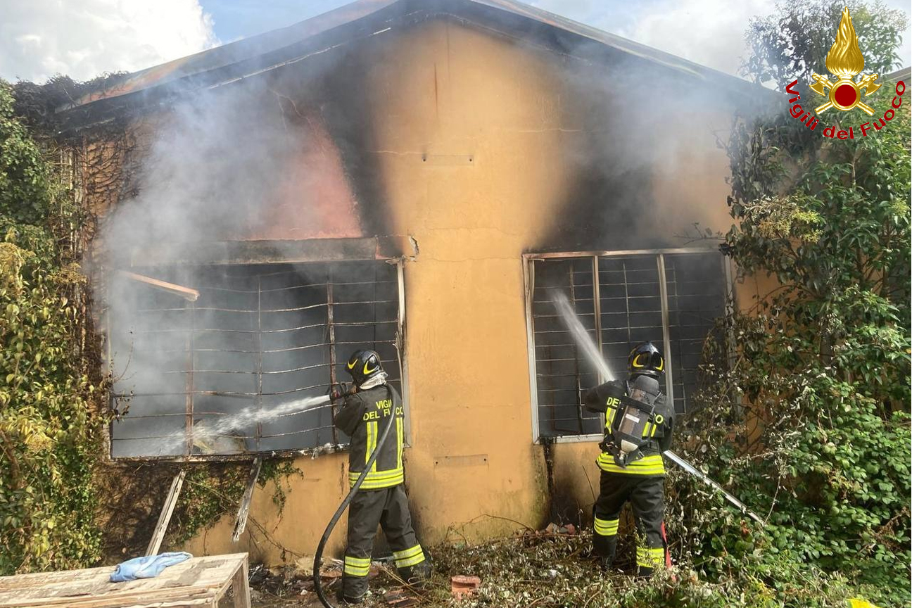 Incendio capannone in via di Tempagnano