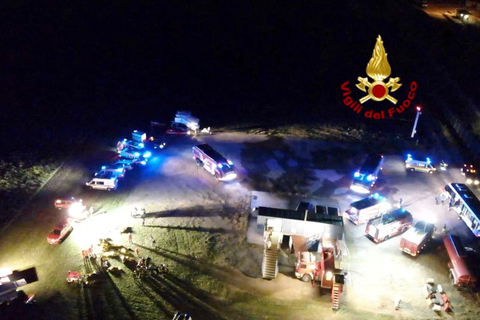 Vista del drone durante le operazioni di spegnimento