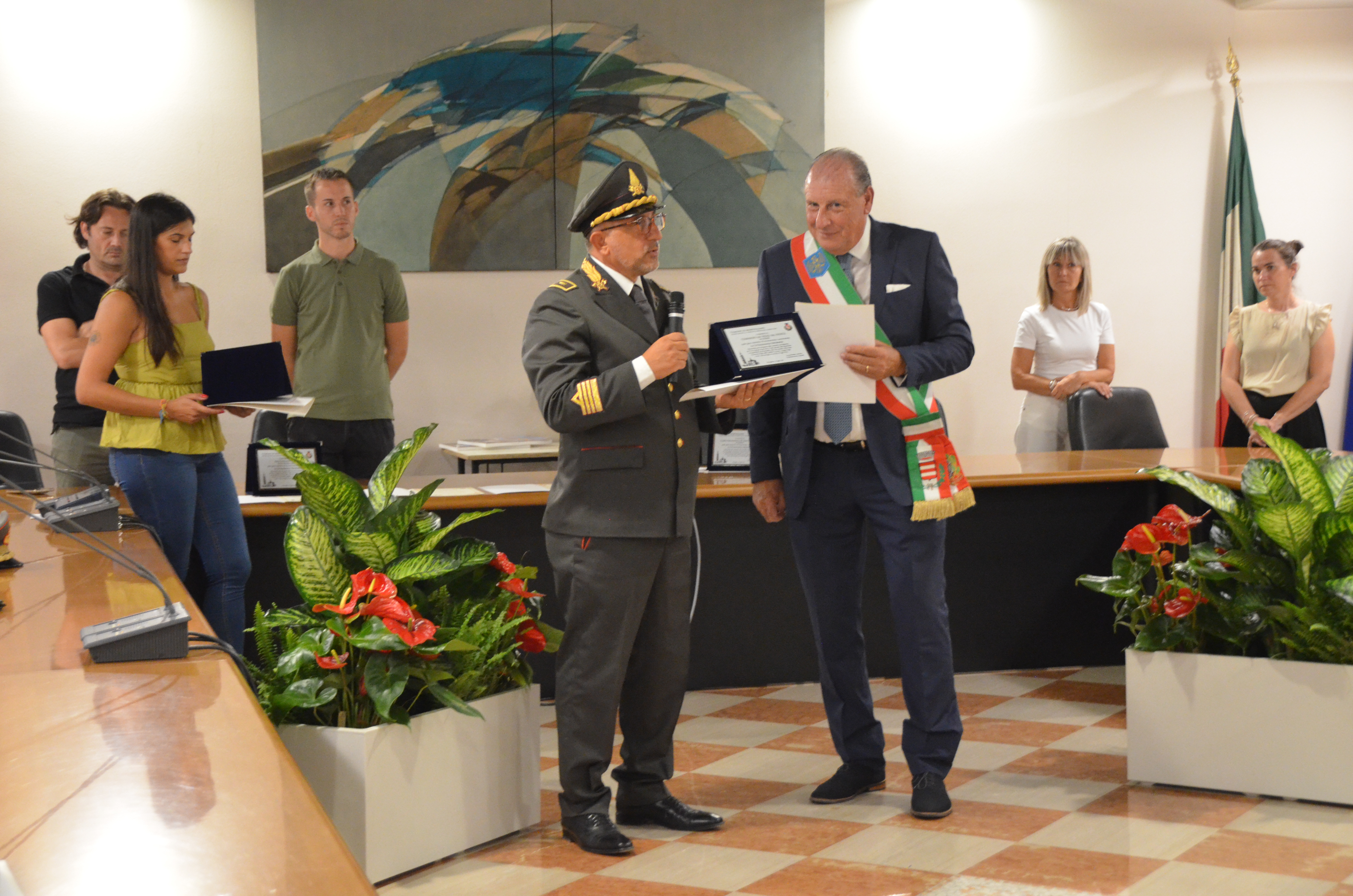 in occasione del devastante evento atmosferico con grandine di eccezionale entità che ha colpito il medio Friuli il 24 luglio 2023,  la città di Mortegliano nella persona del Sindaco, Roberto Zuliani, e dell'intero Consiglio Comunale, conferisce ai soccorritori volontari ed ai Vigili del Fuoco di Udine rappresentati suo Comandante Ing. Giorgio Basile, la cittadinanza onoraria quale gesto simbolico di riconoscenza ed ammirazione