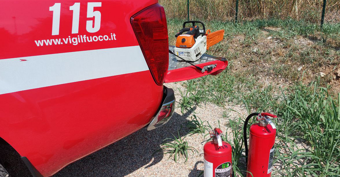 Brucia la casera Feron nel territorio di Cimolas. Illesi 8 ragazzi presenti al momento del rogo