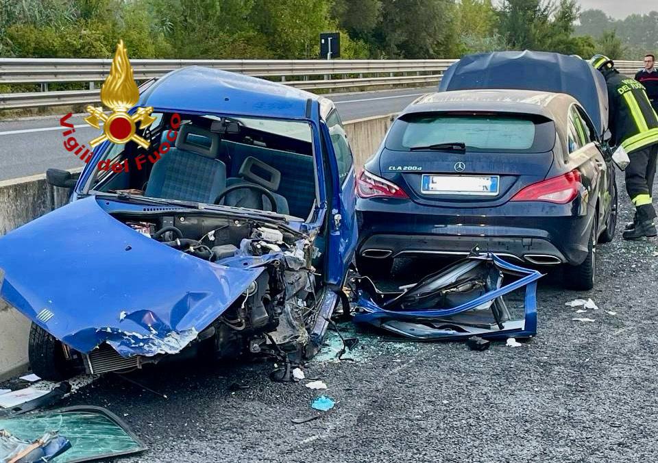 Auto contromano provoca uno scontro frontale a Gualdo Tadino