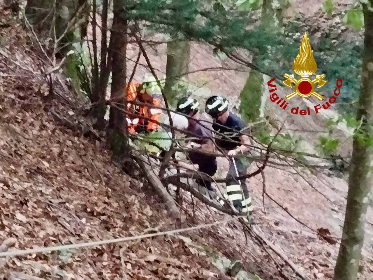 I Vigili del fuoco soccorrono 2 escursioniste francesi sul Monte Cucco