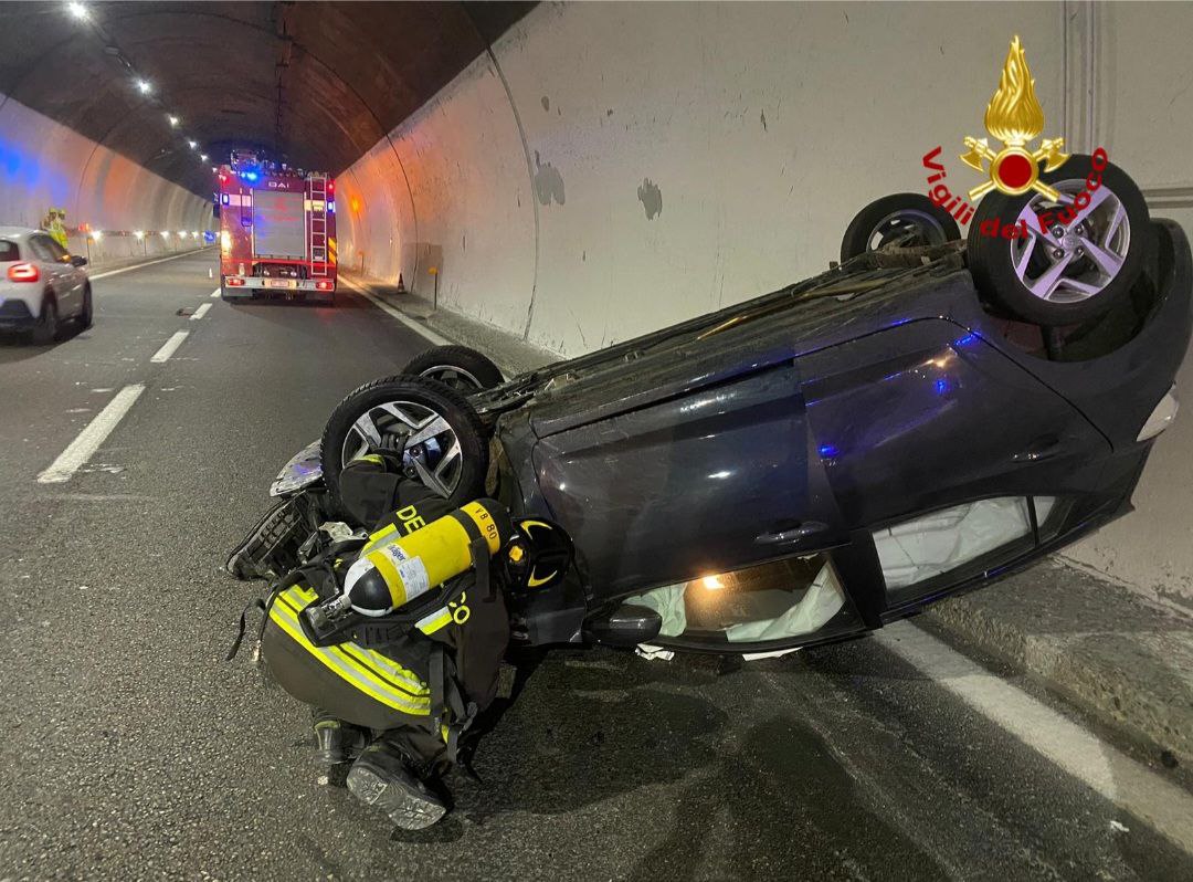 Incidente in galleria in autostrada A26