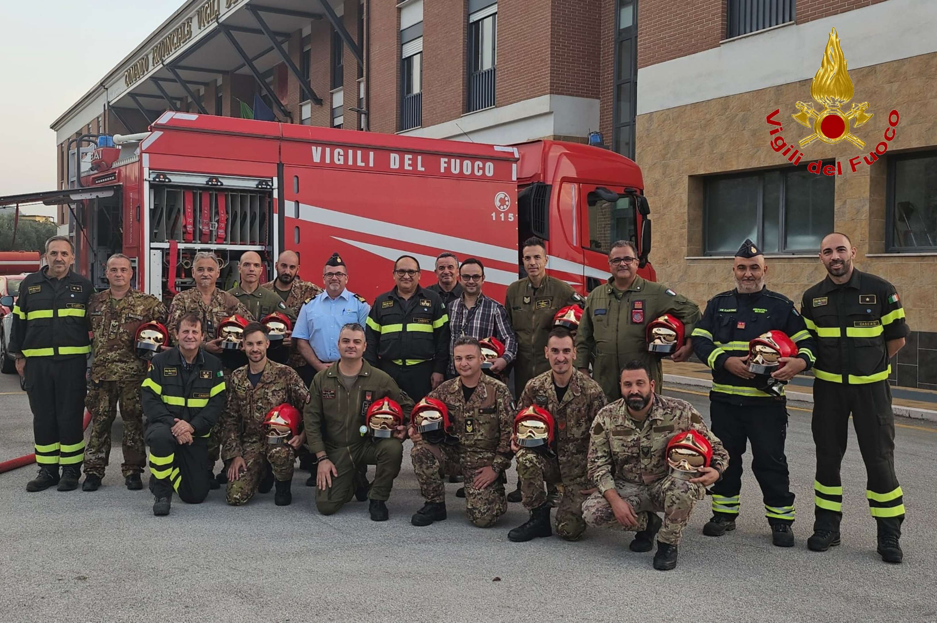 1wtmk.jpg Primo corso addetti antincendio di tipo "A" per Aeronautica Militare